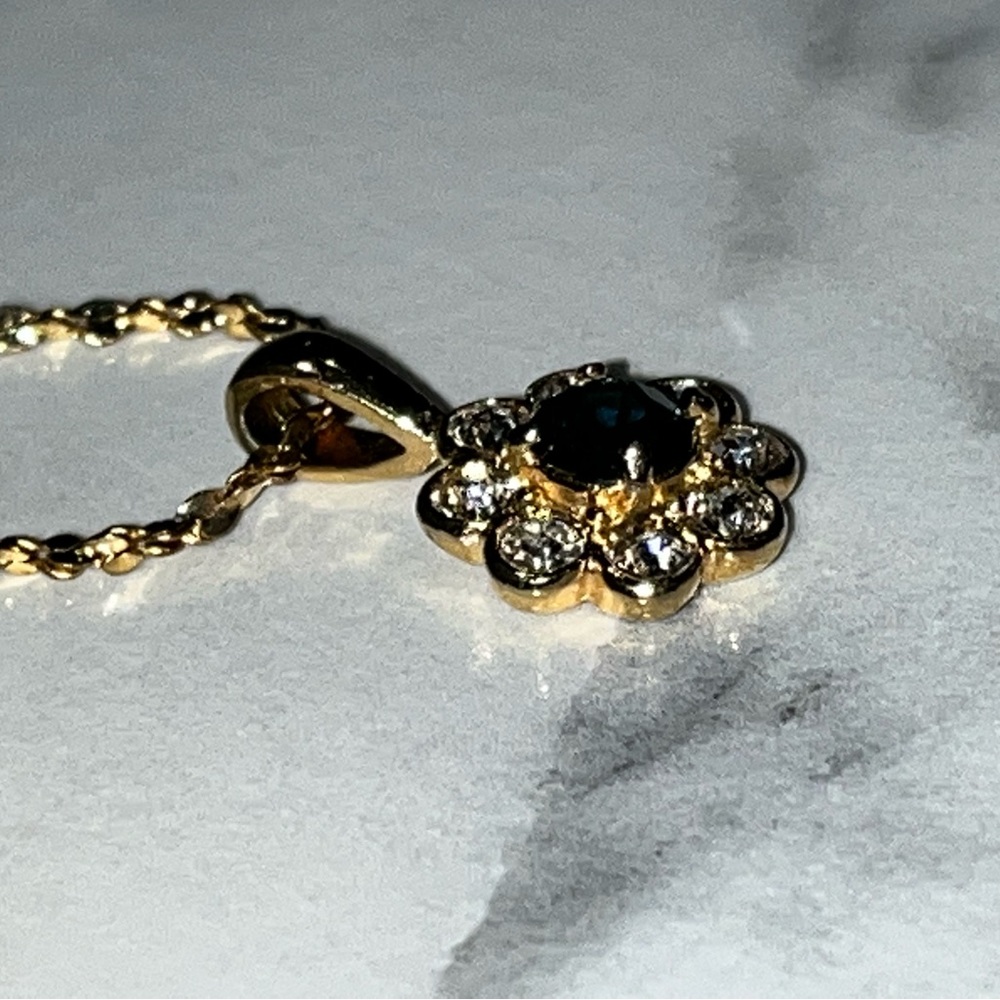 Dainty Gold blue sapphire flower Necklace classic stunning simple elegant babe - Picture 10 of 16